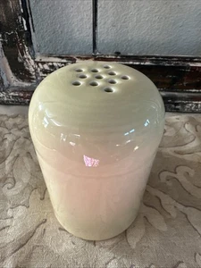 FIESTA/Homer Laughlin FIESTAWARE CHEESE/SPICE SHAKER Pale Yellow Made in USA - Picture 1 of 5