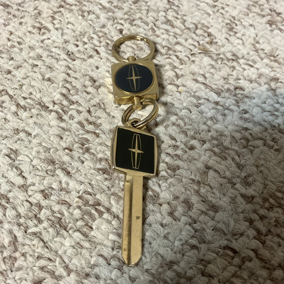 Lincoln Continental Mark III, IV, V, VI Uncut Key Diamond Collectors Town Car - Image 1 of 4