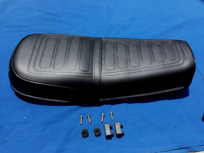SEAT + Parafusos e borrachas grátis adequados para Suzuki GT185 GT125 GT100 novo - Imagem 1 de 4