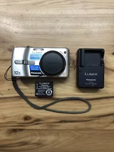 Panasonic Lumix DMC-TZ1 Digital Camera 10x Optical Zoom 5MP W/Battery Charger - Picture 1 of 8