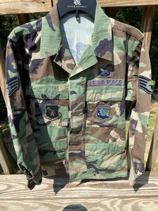 Camisa BDU Camuflada Bosque Fuerza Aérea de los Estados Unidos Pequeña Corta Clima Caliente Ejército Abrigo Parches - Imagen 1 de 9