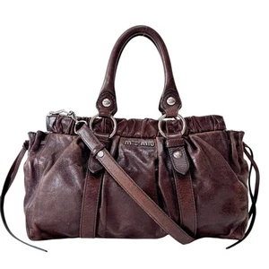 Bolso de hombro/asa de cuero marrón MIU MIU Vitello Bauletto - Imagen 1 de 18