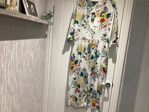 Long beach cover up dress,ladies size 14/16, white floral, Primark, Bnwt - Picture 1 of 7