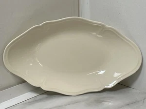 Plato poco profundo ovalado crema liso Wedgwood Queens Ware Queen's 10" x 6" - Imagen 1 de 8