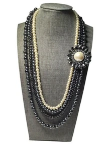 Mehrlagige Perlenkette Halskette mit facettiertem Strass seitliche Blume - Bild 1 von 5