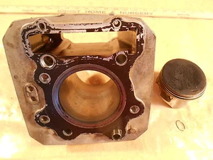 1988 88 HONDA TRX 300 FOURTRAX 4X4 CYLINDER + PISTON 12000-HC4-000 TRX300 T1079 - Picture 1 of 10
