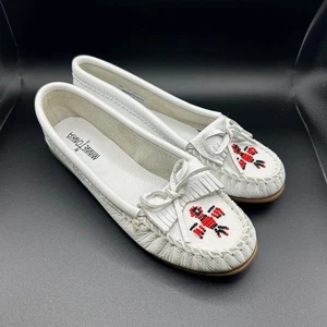 Minnetonka Women's Size 10 White Leather Fringed & Beaded Native Moccasin Flats - Picture 1 of 11