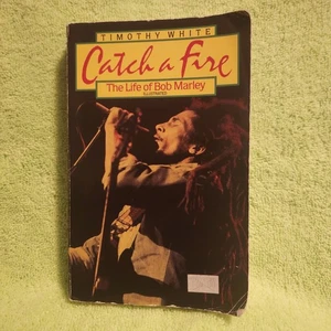 Catch a Fire: Life of Bob Marley By Timothy White (Book, 1983) Paperback Corgi - Foto 1 di 5
