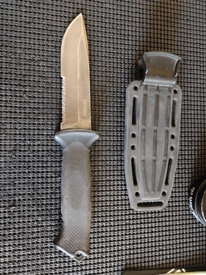 Cuchillo de combate Gerber Portland, Or, EE. UU. Prodigy hoja fija con funda negro Foto 1 de 4