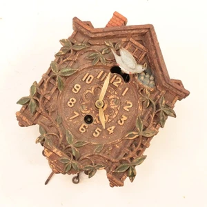 Lux Pendulette Novelty Clock with Flying Bird - XC323 - Picture 1 of 3