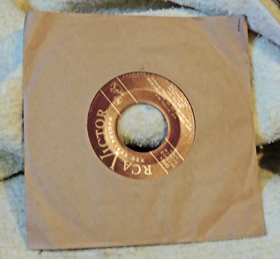 Vintage 45 record RCA Victor Aria-Dormiro Sol Nel/Recit: Ella Giammai by RCA - Image 1 of 4