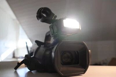 Panasonic HC-X2000E compact,  Professionelle 4K Camcorder Zustand WIE NEU! - Bild 1 von 4