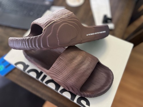 Adidas Adilette 22 Marrone Slides Style Codice IG7493 Uomo Taglia 13 Nuove con etichette