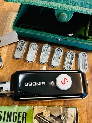 Vintage 1948 Singer Buttonholer 6 Attachments Templates Case & Manual Untested - Image 1 of 4