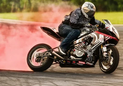 005 Red Smoke Bomb Rear Tire 190/50ZR17 73W Radial TL Kawasaki Ninja ZX7RR 96-99 - Image 1 of 3