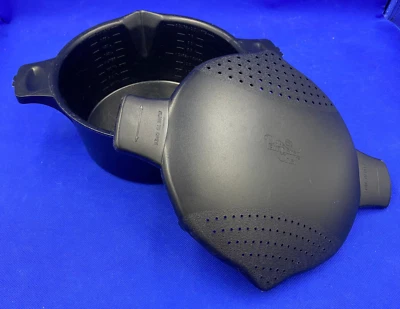 Pampered Chef 2 Qt Microwave Steamer Rice Cooker Pot w/Locking Lid #2778 Black - Image 1 of 4