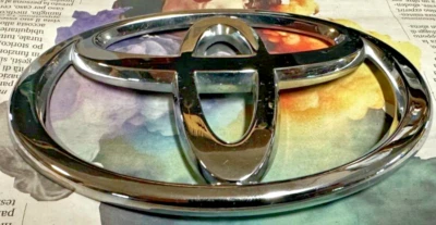 W2001 3882 90975 MANER STEMMA FREGIO POSTERIORE TOYOTA @ Toyota Corolla Verso - Immagine 1 di 4