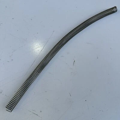 Suzuki Volusia Intruder VL800 2004 Manguera Tubo Línea de combustible Guía de resorte Foto 1 de 4