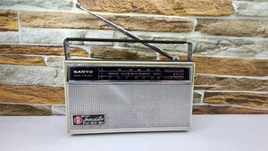 Radio SANYO 9 TRANSISTOR 3 BAND PORTABLE FM/SW/BC - Imagen 1 de 21