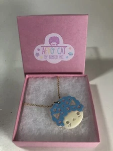 Bored Inc AFRO CAT Limited Edition Acrylic Glitter Cat Necklace Kawaii Art Rare - Picture 1 of 3