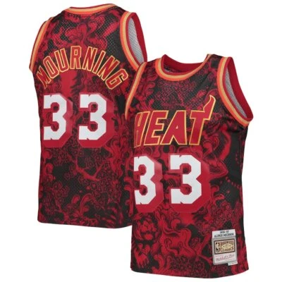 Camiseta deportiva Miami Heat Alonzo Mourning Mitchell & Ness roja Año Nuevo Lunar Swingman Foto 1 de 3