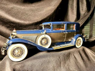 NEO 1934 Duesenberg Model J Willoughby Berline 1:18 Scale Inv. #4252 - Image 1 of 4