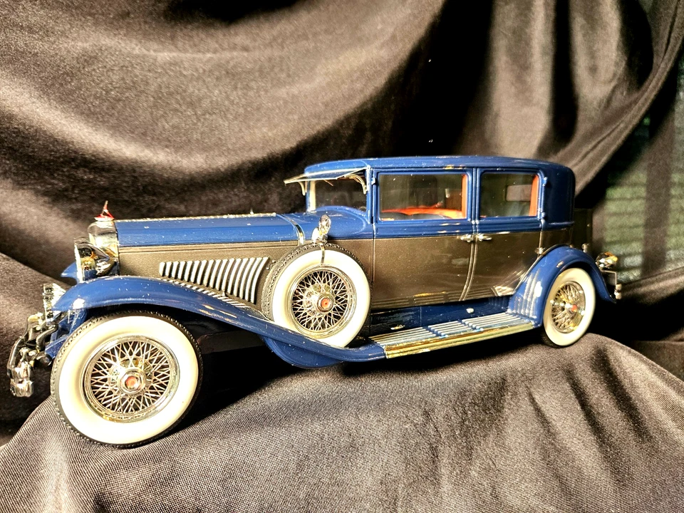 NEO 1934 Duesenberg Model J Willoughby Berline 1:18 Scale Inv. #4252 - Image 1 of 4