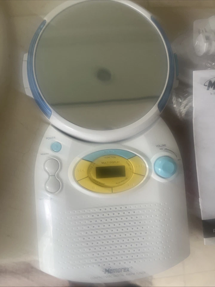 Memorex Shower CD Clock Radio Digital AM/FM Water Resistant MC1008 - Image 1 of 4