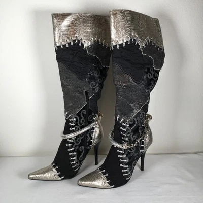 女式及膝黑色和银色人造皮革麂皮绒靴 4 英寸细高跟装饰 — 第 1/4 张图片