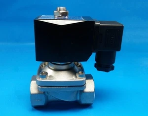 3/4" NPT 12-Volt DC Stainless Steel N/C Electric Solenoid Valve: (Buna N), DIN - Picture 1 of 5