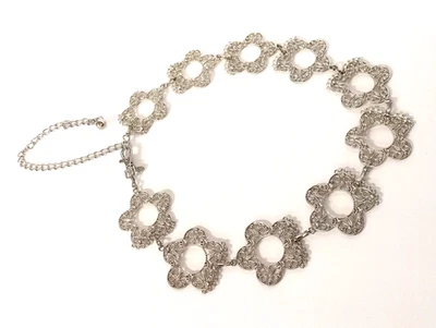 "Cinturón ajustable de eslabones de cadena de metal plateado con estrás de flor de Chico 42""" Foto 1 de 4