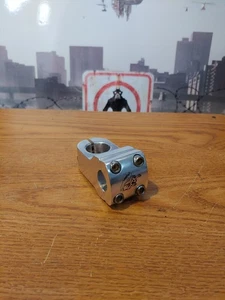 Mongoose Maurice BMX Stem Threadless 1 1/8 in Silver 4 Bolt Front Load - Picture 1 of 12