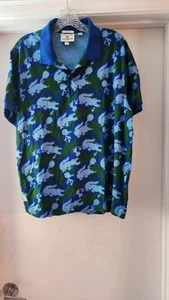Camisa polo de algodón con estampado de cómic y logotipo de cocodrilo azul marino Lacoste para hombre A4 - Imagen 1 de 12