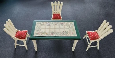 Mesa de cocina vintage Harvest Home para casa de muñecas Concord y 3 sillas de piquete 1994 Foto 1 de 4