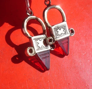 Niger Tuareg RED hand engraved ETCHED triangle earrings + silver hooks L32 mm - Picture 1 of 16