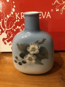 Royal Copenhagen 70er Jahre kleine blaue Vase mit Brombeere 15 cm 5,75 cm - Bild 1 von 4