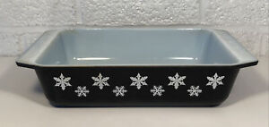 Vintage Pyrex Black Snowflake 575-B Space Saver Casserole Dish 2 Quart