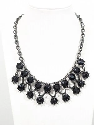 Collar Boho Preppy Gótico Negro Redondo Cristal Tejido Distintivo Gris Metálico Foto 1 de 4