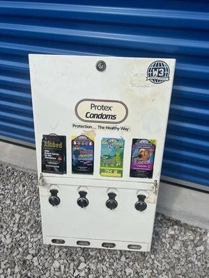 ВИНТАЖНЫЙ АНТИКВАРНЫЙ ТОРГОВЫЙ АВТОМАТ ДЛЯ ПРЕЗЕРВАТИВОВ 1970-х годов РАНЕЕ ОТРЕМОНТИРОВАННЫЙ - Изображение 1 из 4