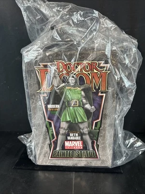 Bowen Doctor Doom статуэтка - Marvel Fantastic Four [современный вариант] #111/200 - Изображение 1 из 4