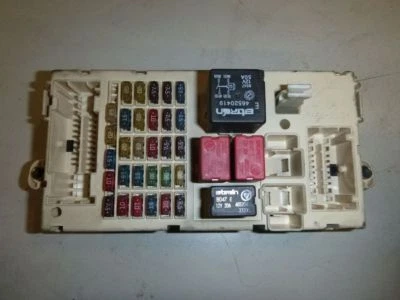 Centralina SCATOLA FUSIBILI 60687598 LANCIA THESIS (841AX) 2.4 JTD - Immagine 1 di 3