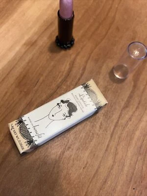 Lápiz labial Benefit descontinuado Mini Keen Foto 1 de 3