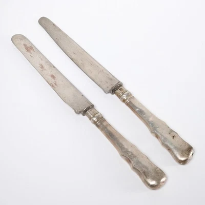 Par de cuchillos de cena austriacos del siglo XVIII antiguos de plata con escudo de armas de Hasburg Foto 1 de 4