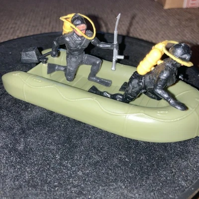 Vintage Timpo Modern Army Series Dingy & Frogmen  Look 👀 - Image 1 of 4