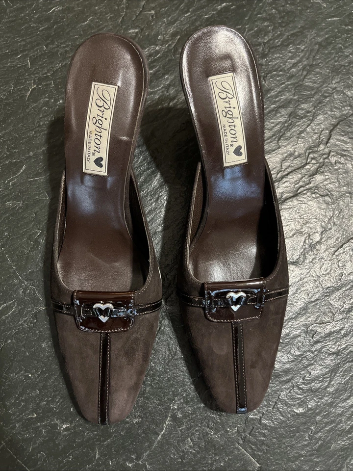 Gamuza 9N Brighton Wanda chocolate con charol de chocolate adorno plateado sin respaldo Foto 1 de 4