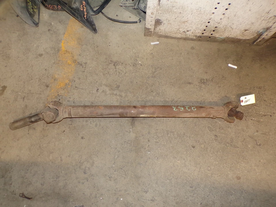 Chevy Silverado 2500 3500 2002-2010 montaje de eje de transmisión delantero automático Foto 1 de 4