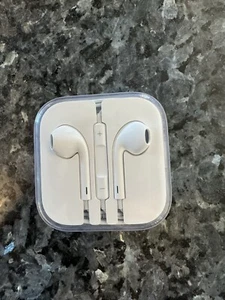 Apple Wired Earbuds Auxillary I Phone 6/5/4 Sealed - Picture 1 of 4