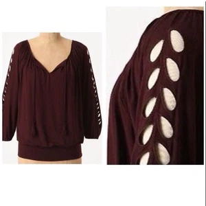 DELETTA Anthropologie burgunderrot "Catch A Glimpse" Top KLEIN 78 $ Ausschnitte Quasten - Bild 1 von 10