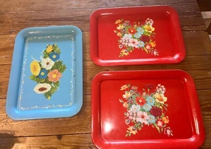 3 ZINN METALL BLUMENDEKORIERTE SERVIERSCHALEN, VINTAGE RETRO KÜCHE, 13 MAL 17 ZOLL - Bild 1 von 9