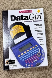 RARE NEUF American Girl DataGirl Planificateur Électronique Calculatrice Radio Organisateur - Photo 1 sur 2
